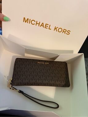 Michael Kors Jet Set Continental Wallet BNWB